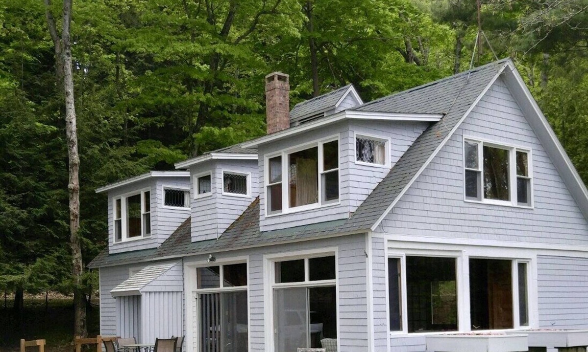 Manistee House | Beautiful Lake Front Cottage
