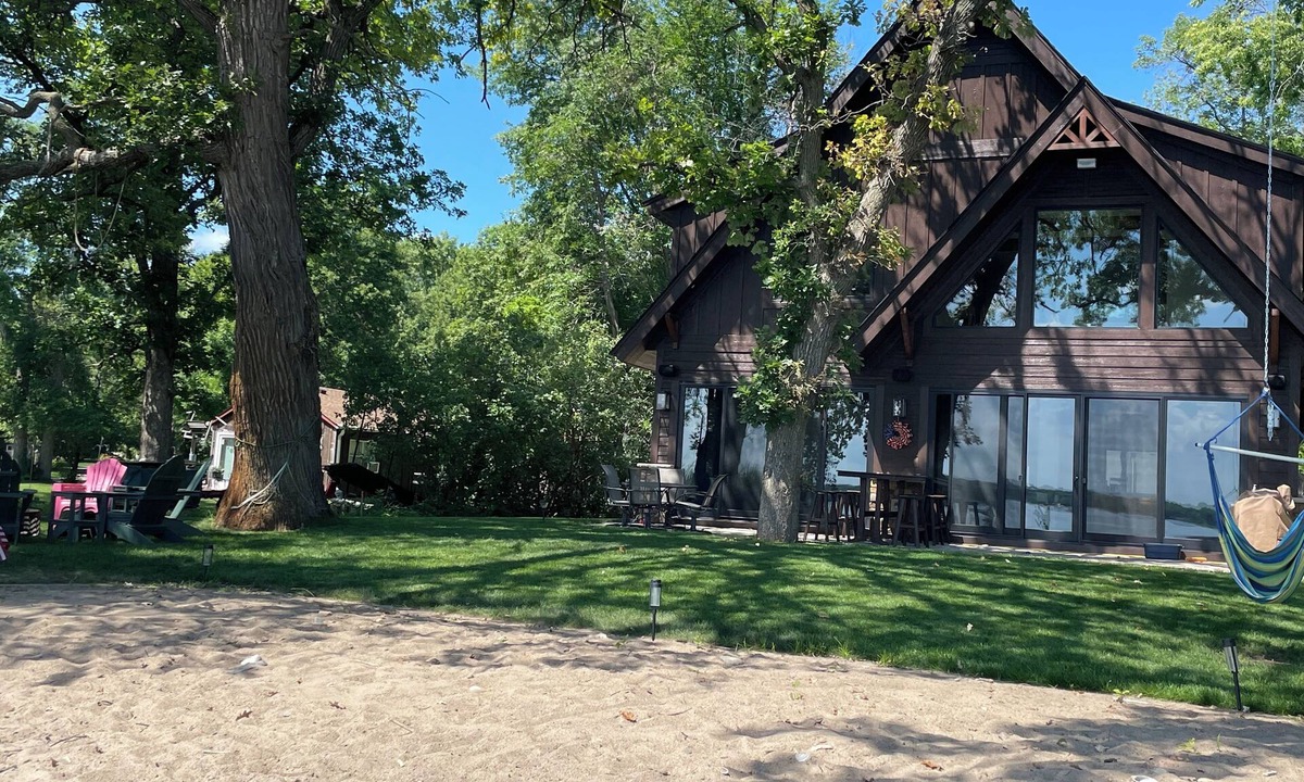Independence Cabin | Beautiful, newly custom built, lake-front cabin on Lake Independence.