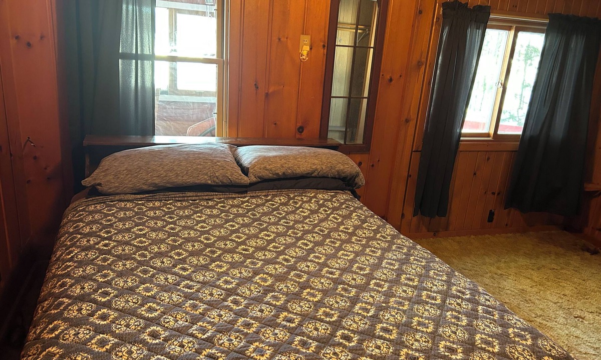 St Germain Cabin | Beautiful one acre 3 bedroom Private boat and snowmobile launch