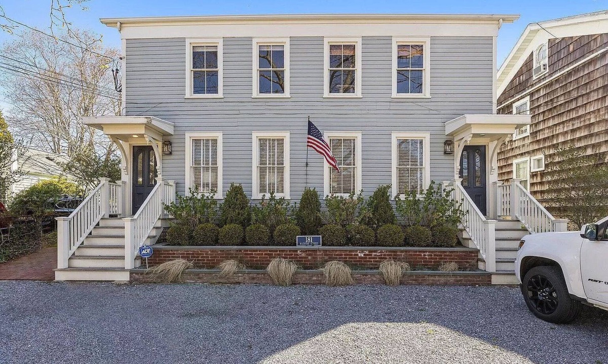 Sag Harbor Apartment | Beautiful Renovated 1 Bedroom Apartment Walk to Town & Jitney. Parking.