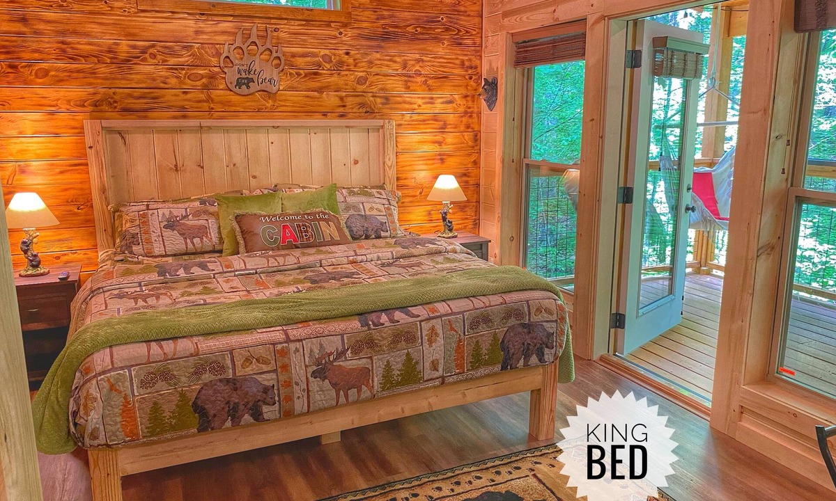 Sevierville Cabin | BEAUTIFUL, ROMANTIC, TINY CABIN, K/BED HOTTUB, F/P, NEAR PIGEON FORGE/DOLLYWOOD