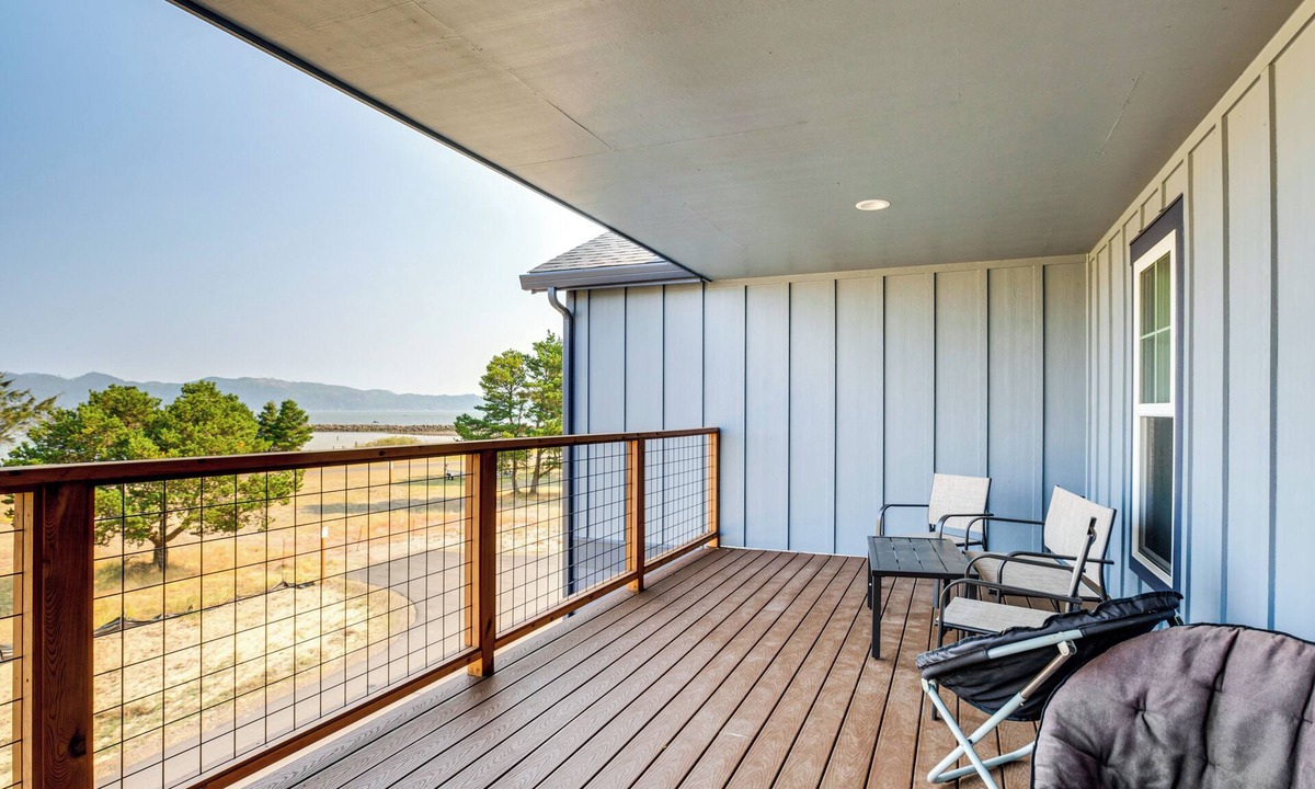 Hammond Apartment | Beautiful Water Views: Coastal Oregon Townhome!