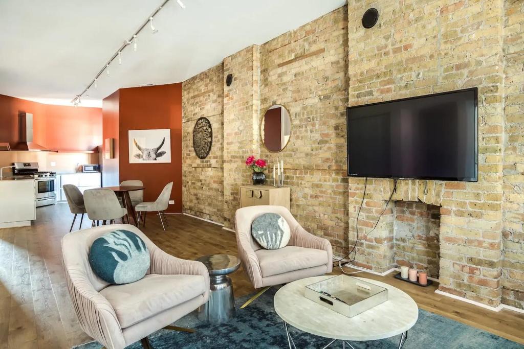 River North Apartment | BEAUTIFULLY remodeled flat downtown - Sleeps 10!