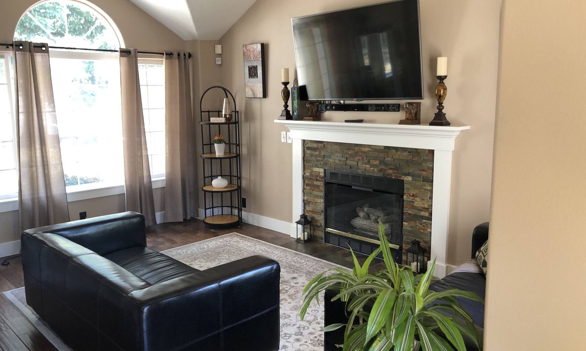 Beaverton House | Beaverton OR, Four Season Area! Cozy, 3 bedrooms, near everything! Pets Friendly