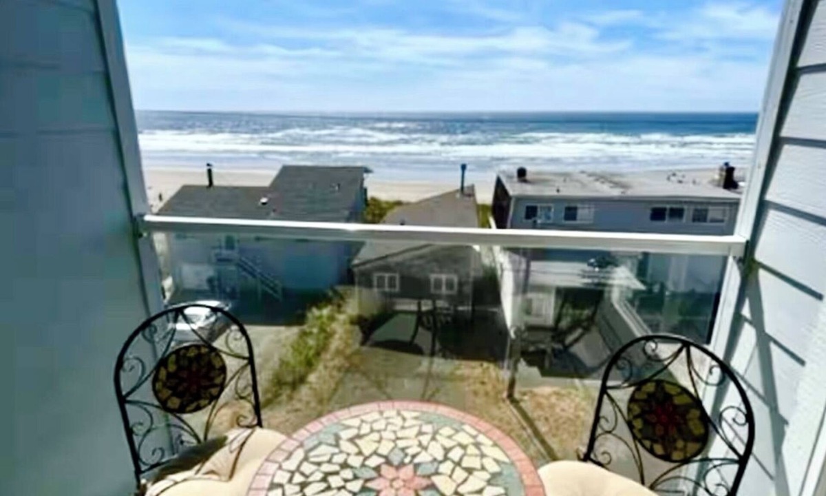 Rockaway Beach Condo | Bella Vita: 2 Bed 2 Bath: Beach: Fireplace: Pet-Friendly