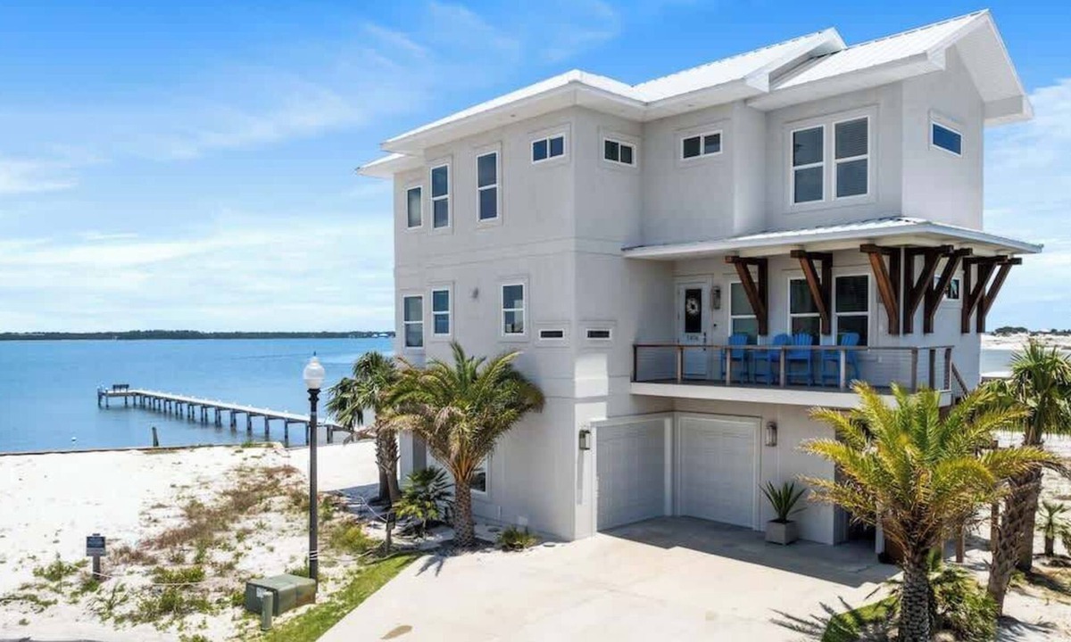 Caribbean Isle House | Bermuda Sunset Waterfront Escape With Kayaks and Sunset Views