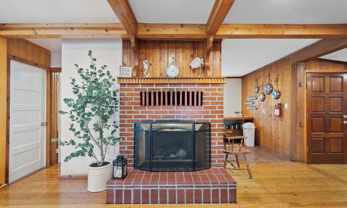 Arch Cape Cabin | Betty’s Place - hot tub, sauna, dog friendly, sleeps 10!