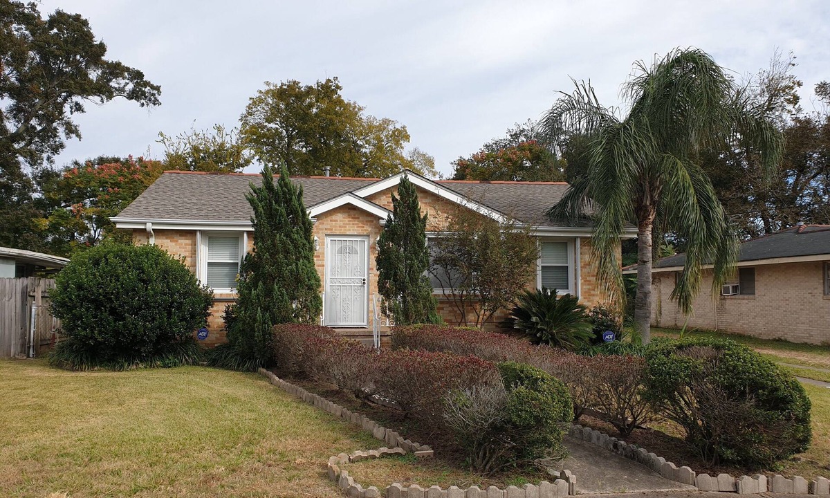 Pines Village House | Big Easy Comfort Stay