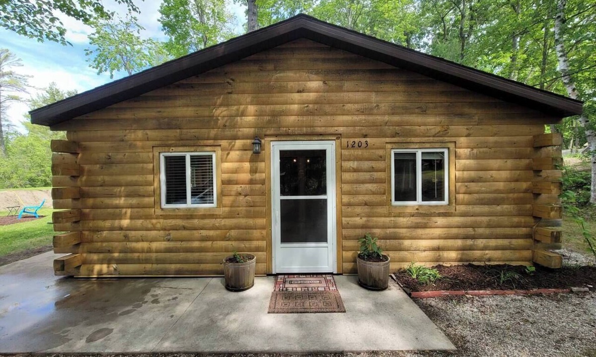 Bitely Cabin | Bitely Cabin near snowmobile trails Wi-Fi