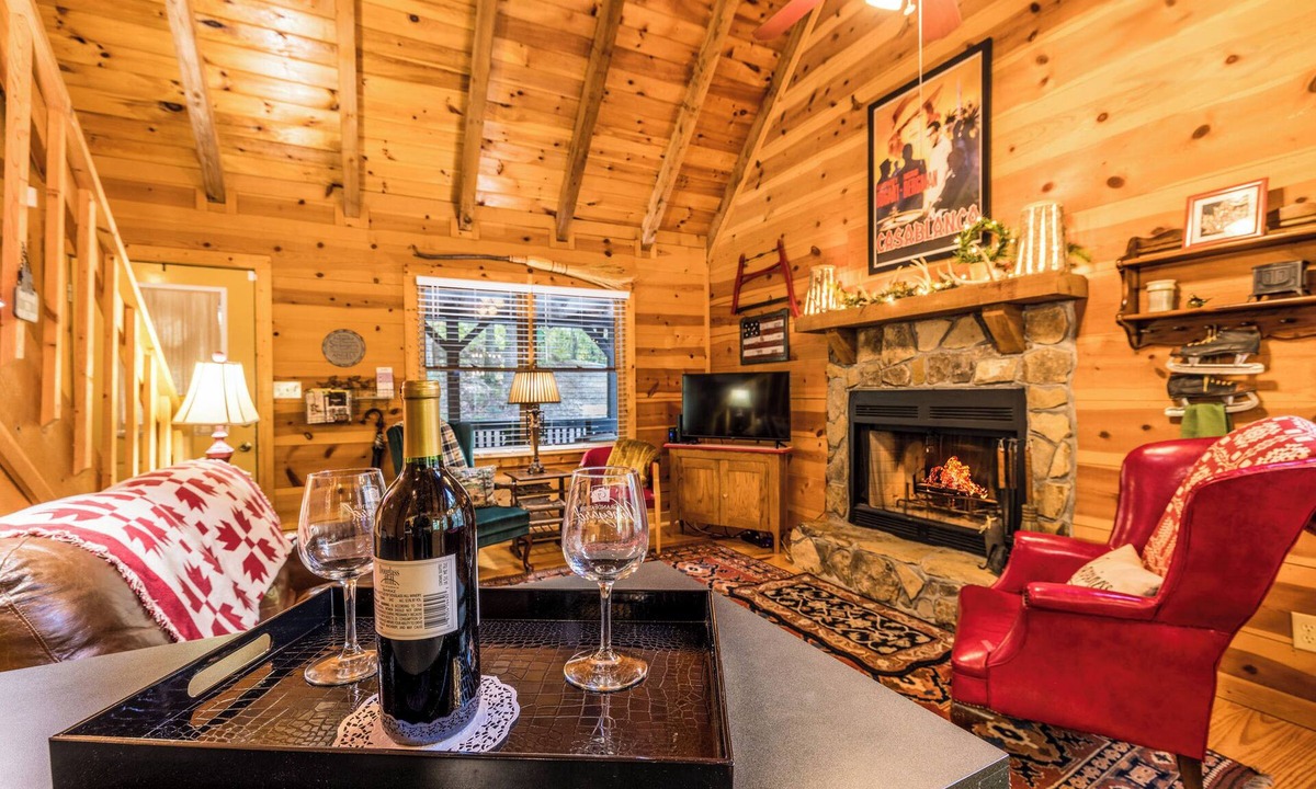 Clarkesville Cabin | Black Bear Bungalow - 10% OFF or 4th Night Free - Ask for details!