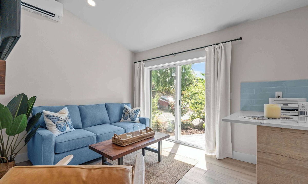 Vancouver Apartment | Blanchet Casita – Stylish 1BR Casita w/Fire Pit & Patio