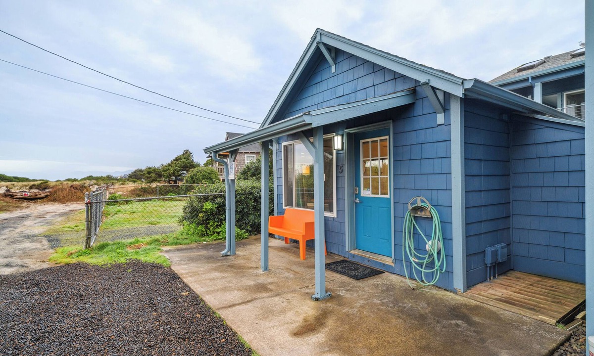 Rockaway Beach Cabin | Blue Octopus #5 Personal Beach Cabin. Ocean View.
