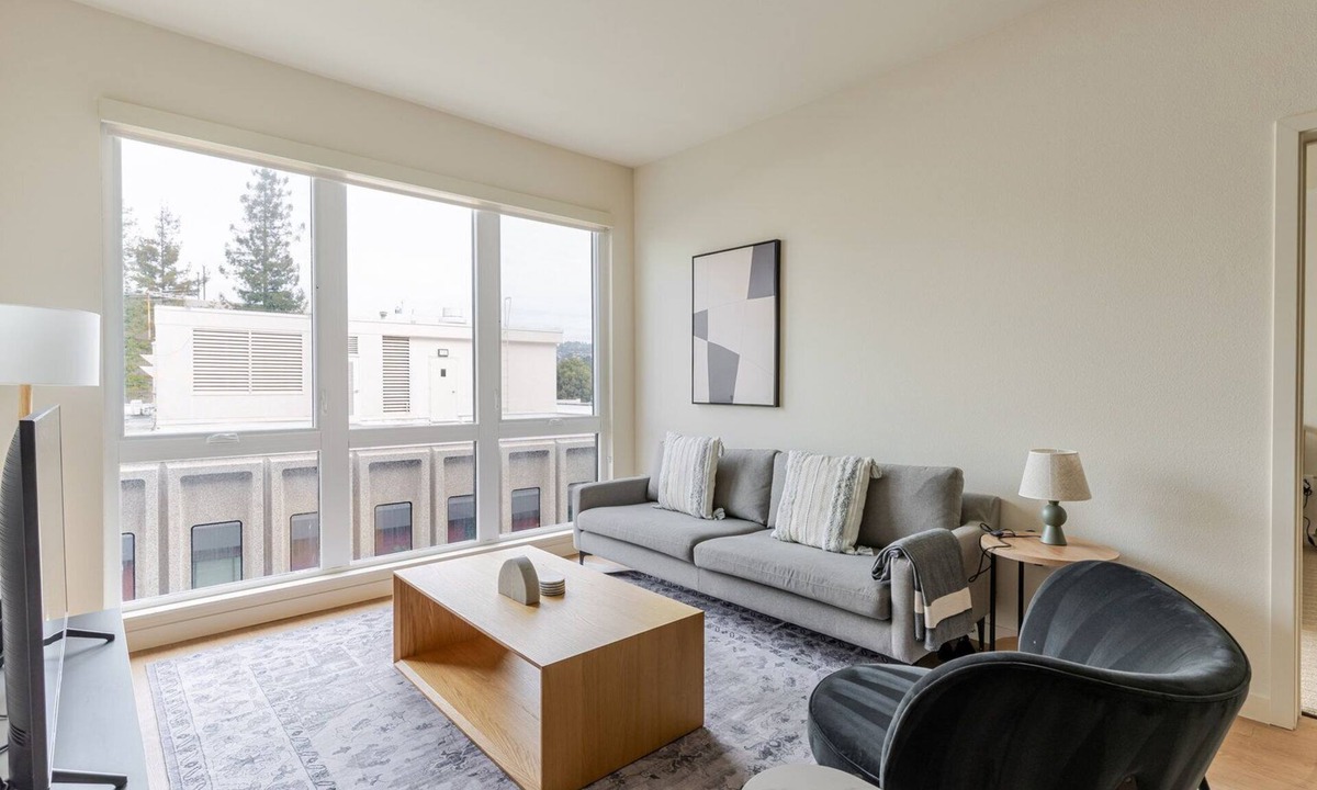 Piedmont Avenue Apartment | Blueground | Oakland, AC, w/d, nr Mosswood Park