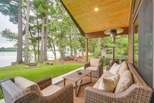 Siren House | Boat Dock, BBQ & Fireside Fun: Clam Lake Cabin