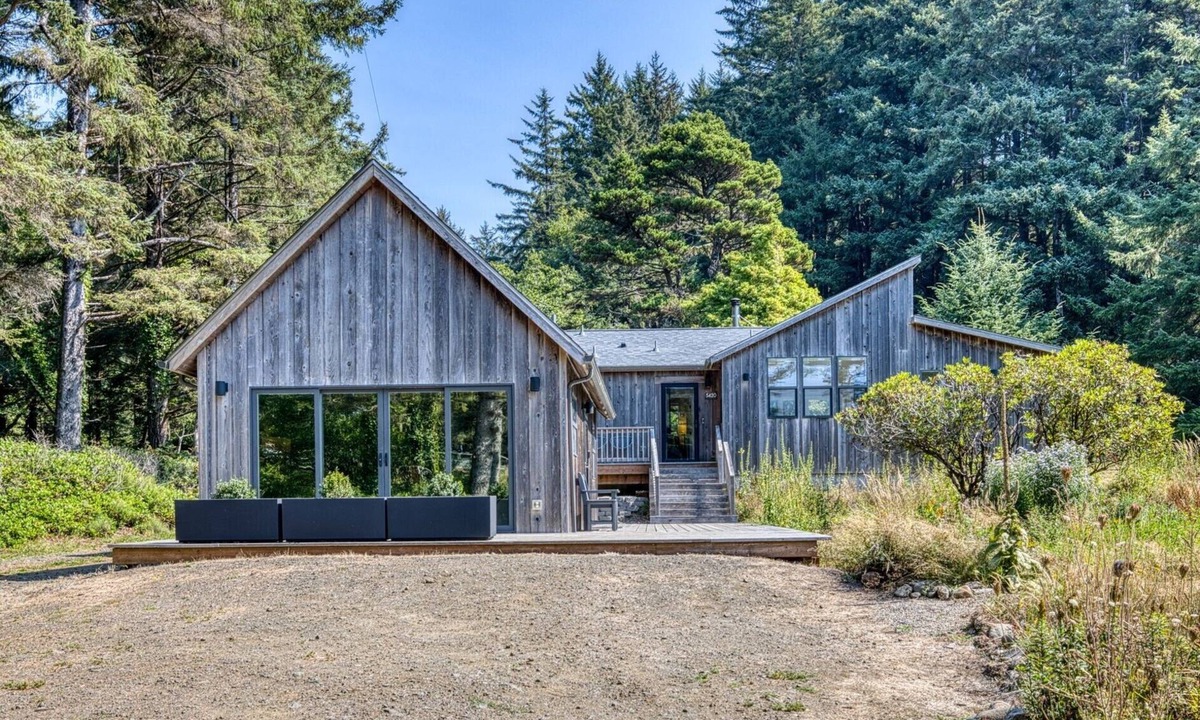 Yachats Cabin | Bob Creek Cabin - across from Bob Creek Beach, Forest, hot tub