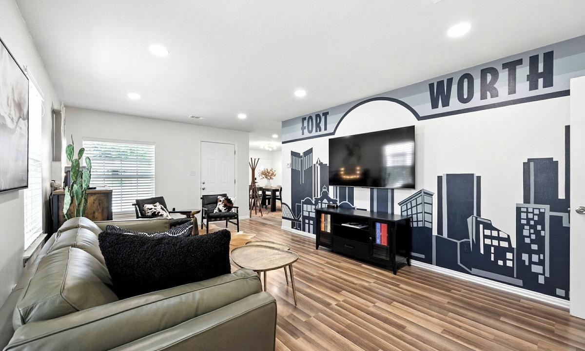 Fort Worth Cultural District House | Boots & Bedrolls - Walkable to Fort Worth's Dickies Arena.