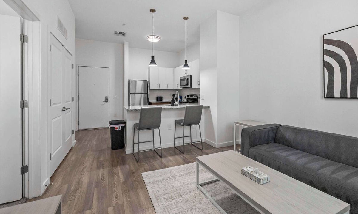 Tempe Apartment | Boulevard Stays Modern Tempe 1BR ASU Pool, Gym 02