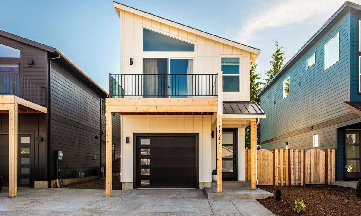 Sandy House | Brand New 3b/2.5 house in Sandy with AC!