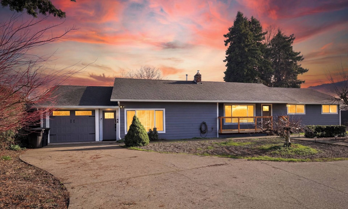 Four Corners House | BRAND NEW! - Vibey Luxury: Hot Tub+Theater+Game Room, Sleeps 14 - EV Charger