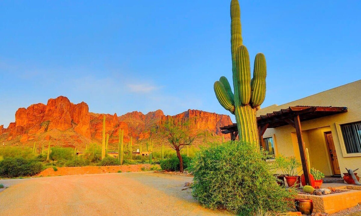 Apache Junction House | Breathtaking Views Spa Dog Friendly w/Casita