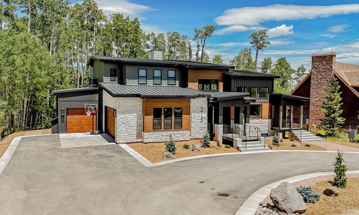 Brian Head Cabin | Brian Head Ski In & Out Mountain Estate with TONS of Amenities