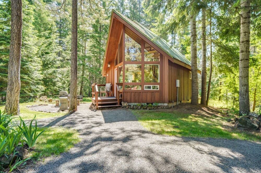 Trout Lake Cabin | Bright and Open Cabin with Huge Windows near Hood River, Washington
