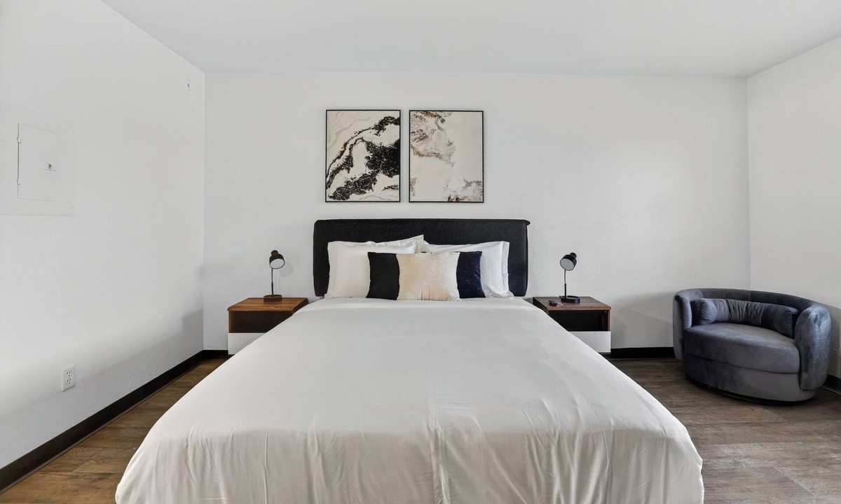 Las Vegas Apartment | Bright modern studio featuring full kitchenette