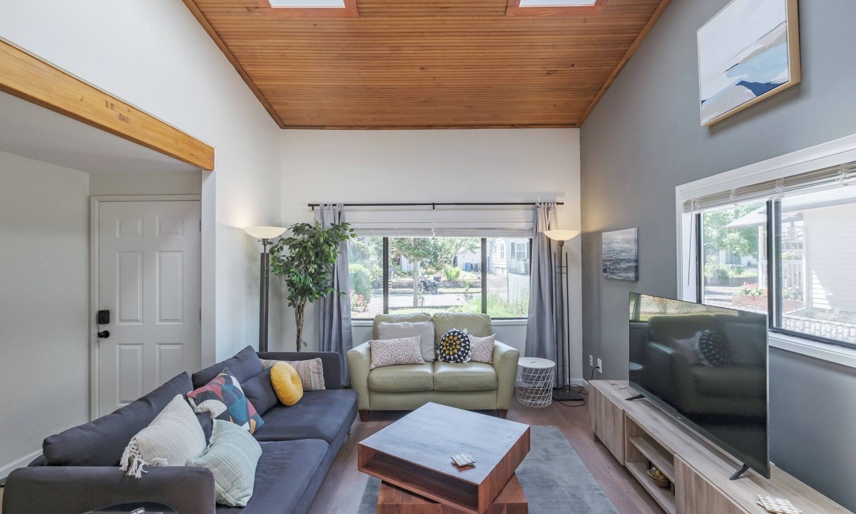 West Salem House | Bright, Open Salem Retreat Near Downtown & Riverfront Park