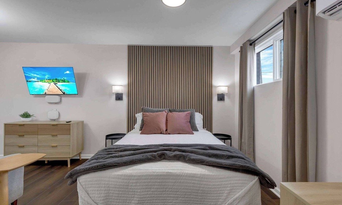 Olde Towne East Apartment | Bright Studio Walkable Olde Towne East Parking