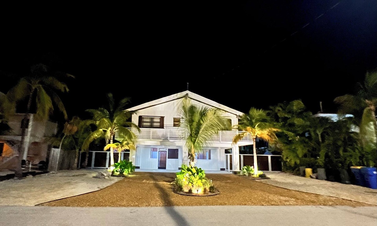 Venetian Shores House | Bring the Whole Family [sleeps 11] 4/3 w Dock & Pool - Make Memories Here!