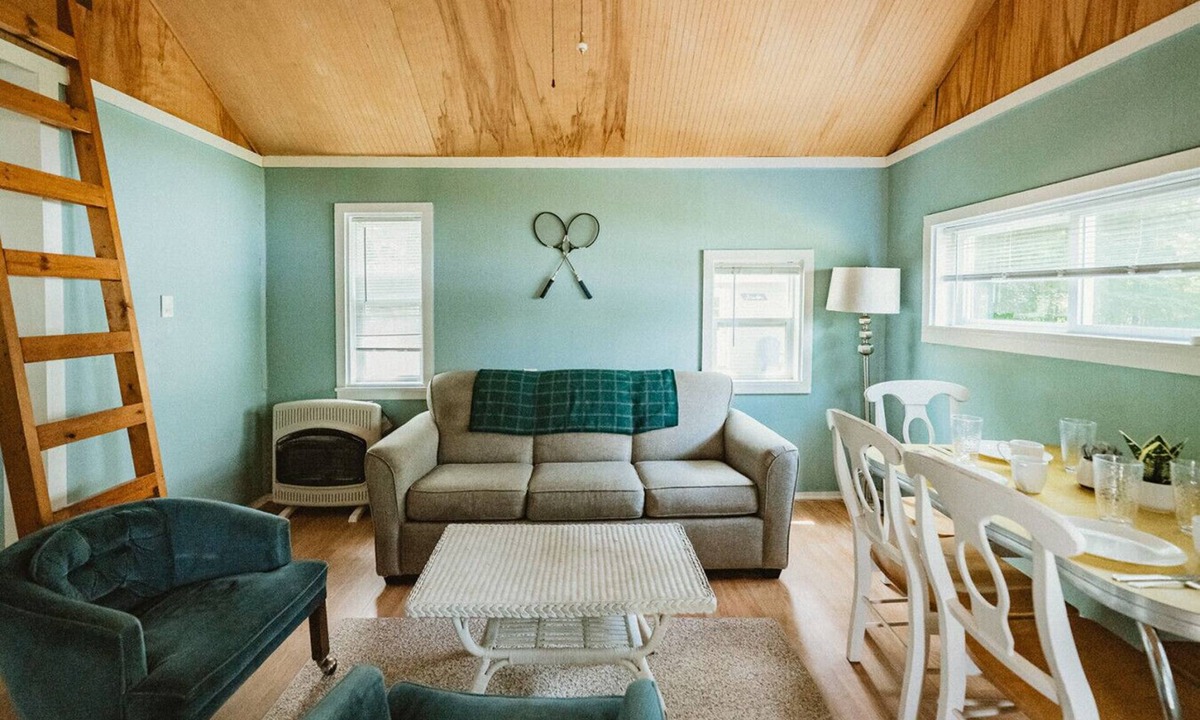 Grawn House | Brookside Cottages and Resort Wyandotte Cottage