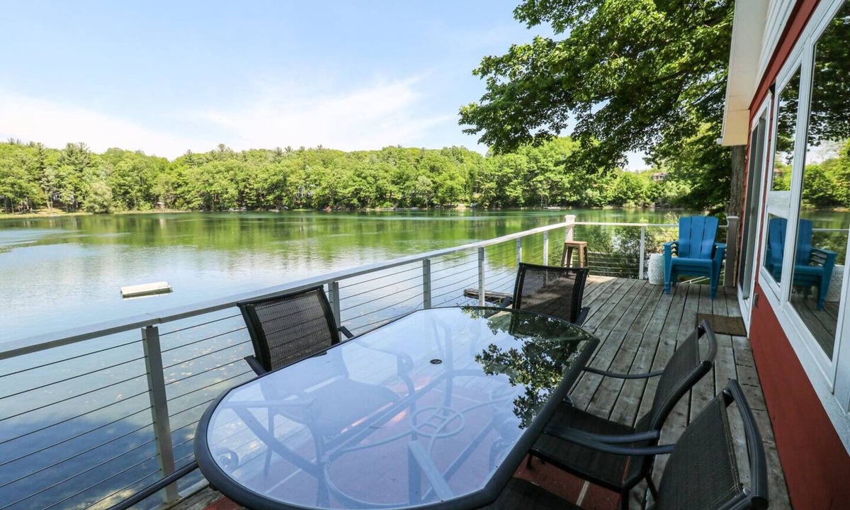 Lake Ann House | Bryan Lake Waterside Retreat