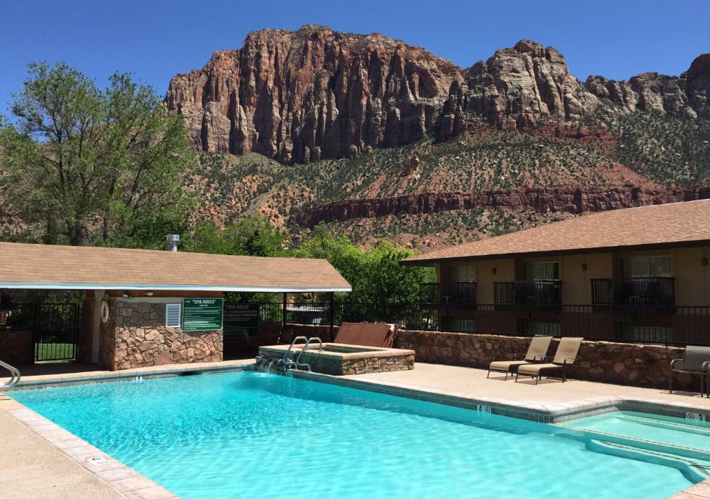 Zion National Park South Entrance Hotel | Bumbleberry Inn