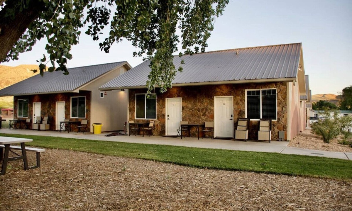 La Verkin Cabin | Bunkhouse 5A Under Cottonwood Trees