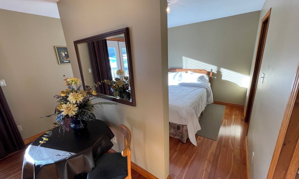 Golden Valley Cabin | Bucks Lodge and Grill