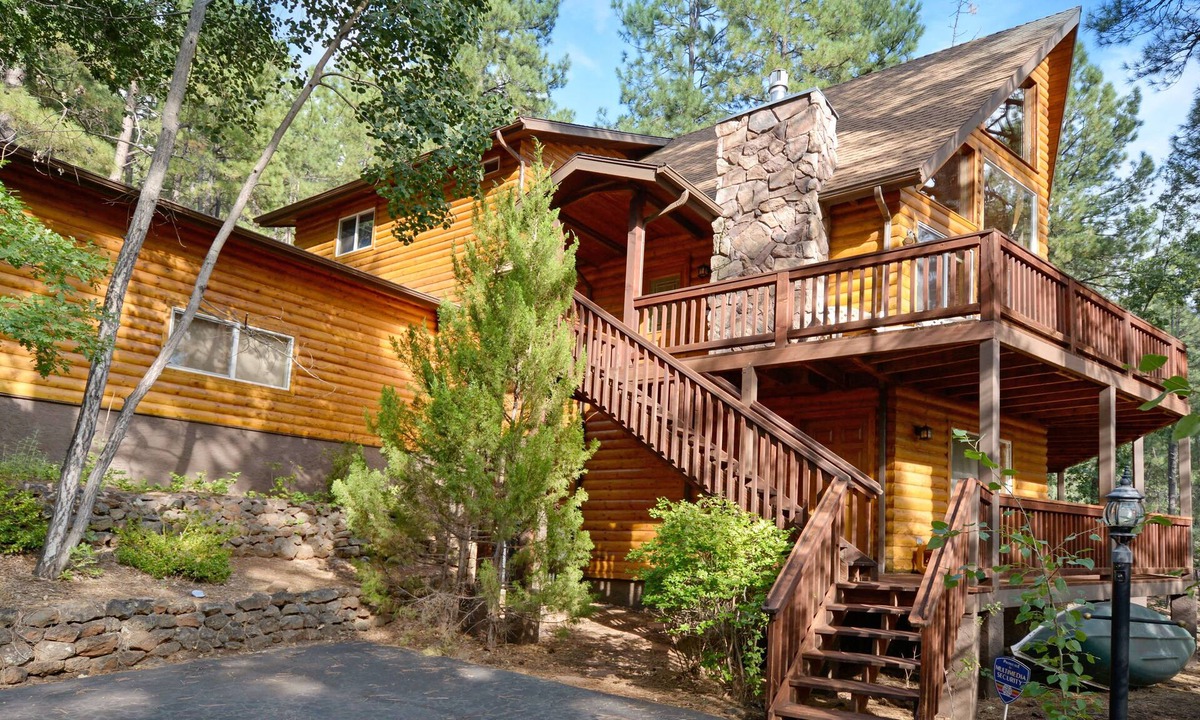 Munds Park Cabin | Cabin Escape - Treehouse, Game Room & Lake Walk