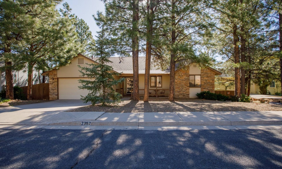 Flagstaff Cabin | Cabin Getaway complete with Gameroom, hiking access, and huge deck!