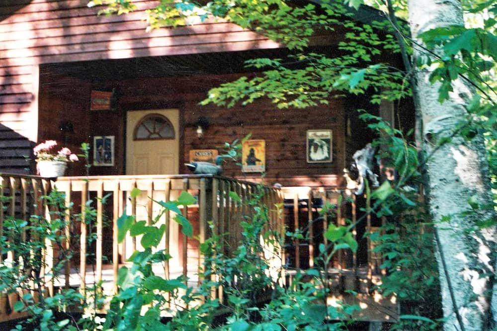 Port Austin Cabin | Cabin Surrounded by Sublime Nature near Lake Huron, Michigan