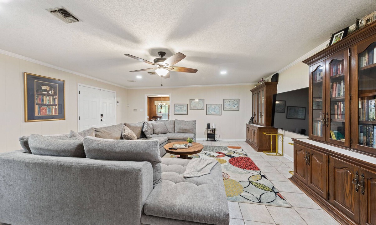 Broussard House | Cajun Stays: Charming 3BR Ranch House Near Lafayette - Family & Work Friendly