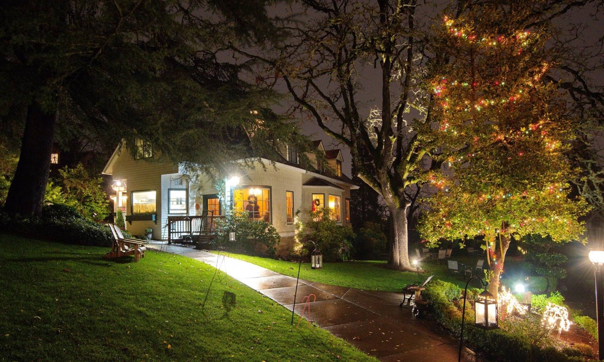 Market District Bed & Breakfast | Campbell House Inn