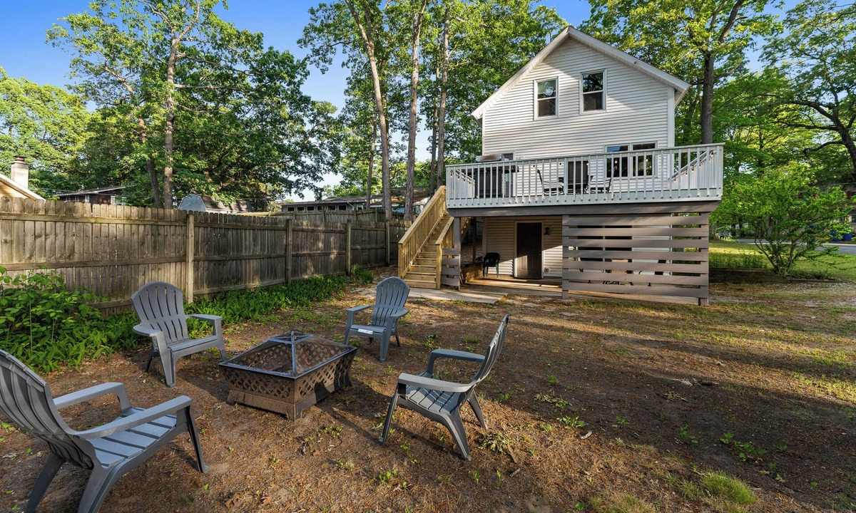 Spring Lake House | Captain's Corner | Walk to Beach, Relax by the Lake