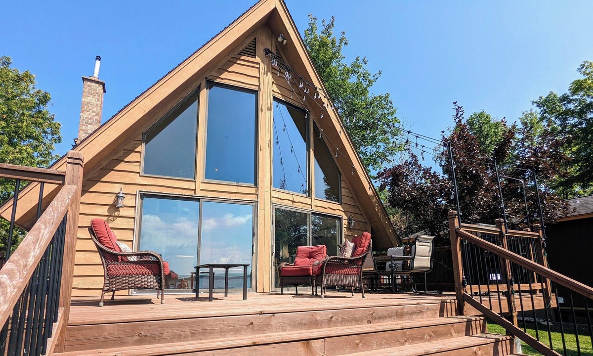 Duluth Cabin | Caribouyah Lake House | Pontoon available for rental