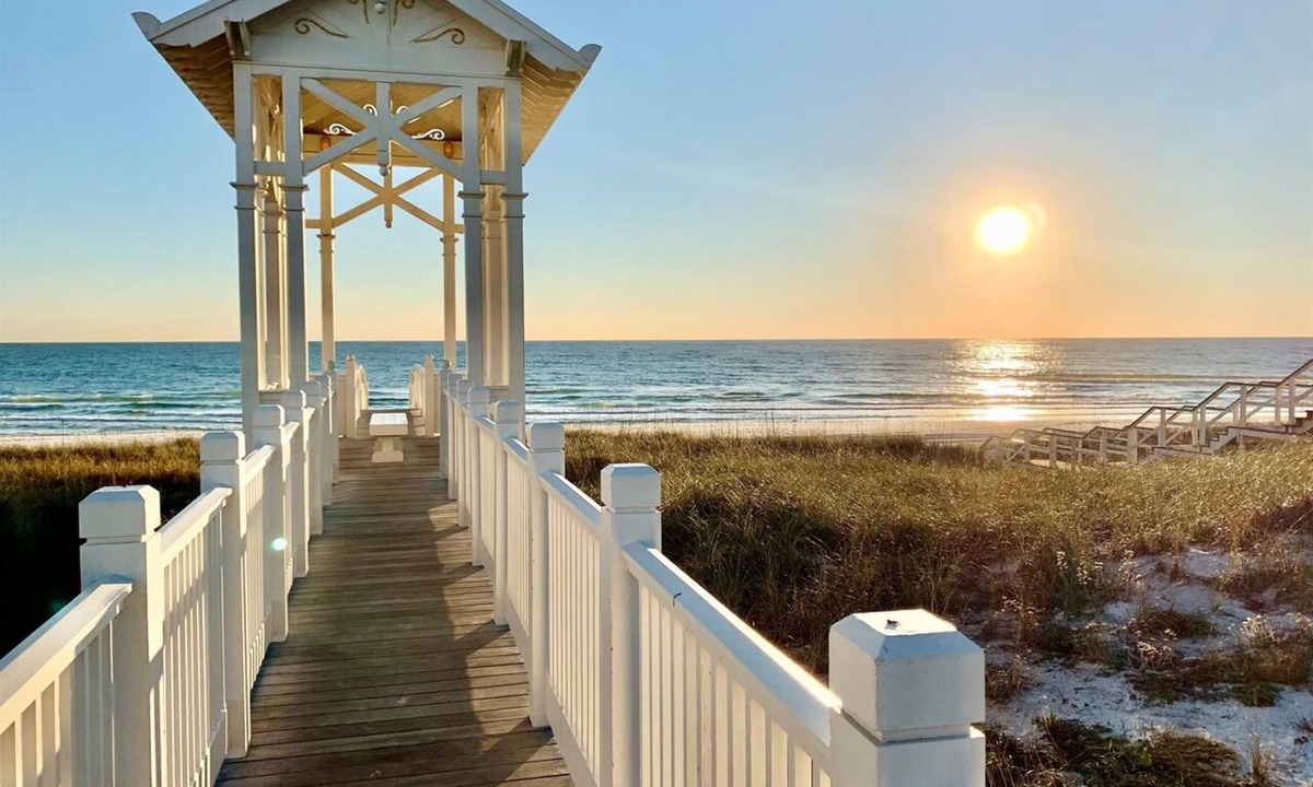 Sunnyside Condo | Carillon Market 305 | Renovated Gulf-Front Escape