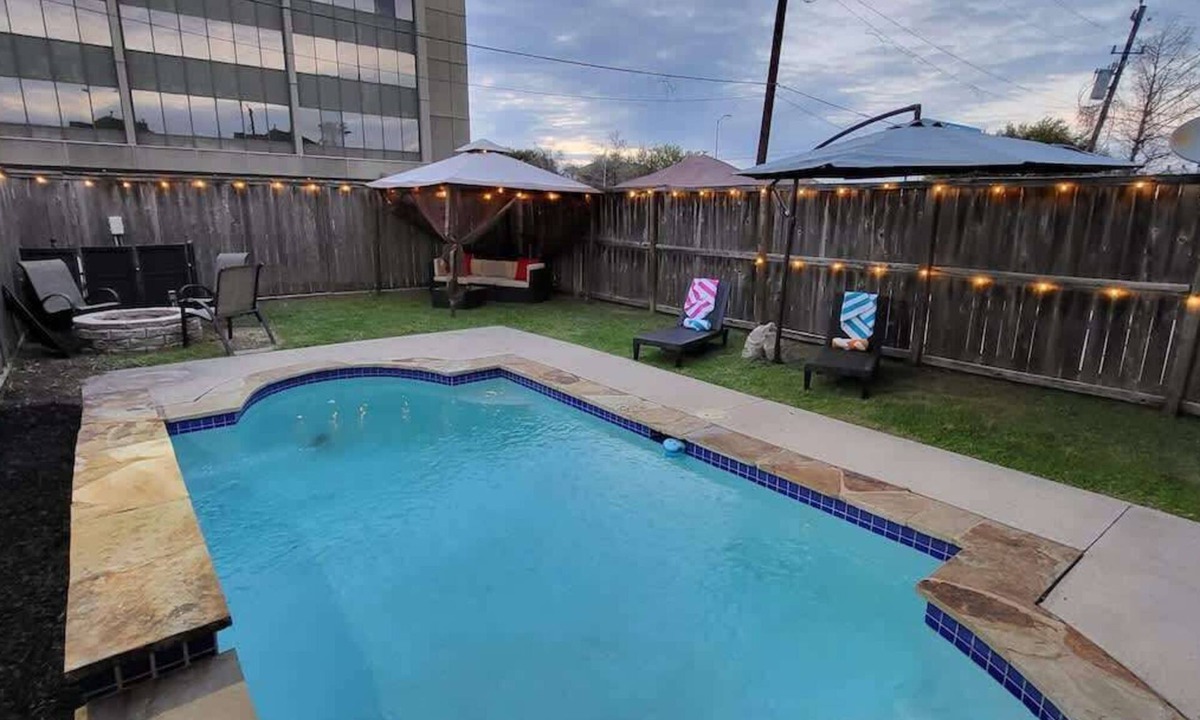 Woodlake - Briar Meadow House | Casa Cove Central | 2 Homes + Pool | Sleeps 16