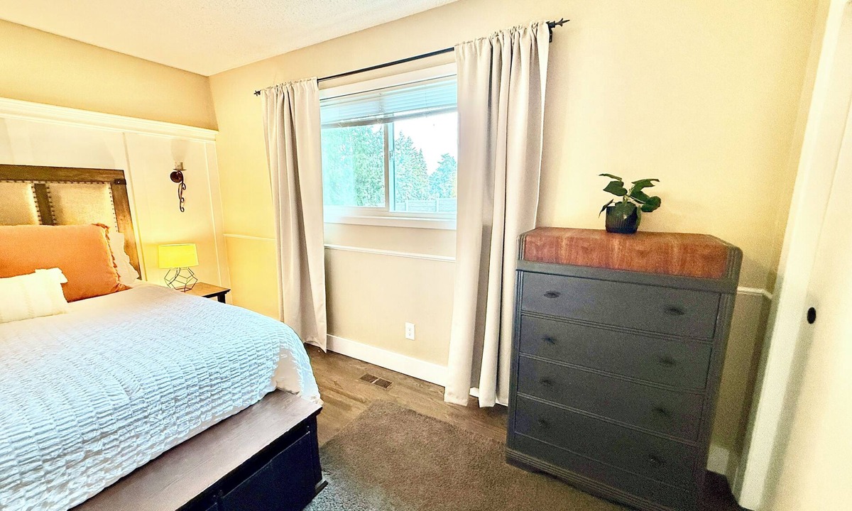 Tigard House | Casa Retreat, Pet-Friendly, Gourmet Kitchen