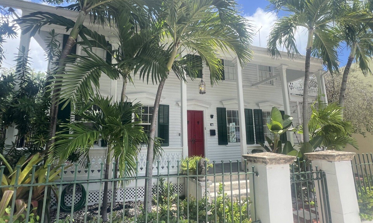 Historic Seaport House | Casa Rosa: 4BR/4BA house, pool, near Duval