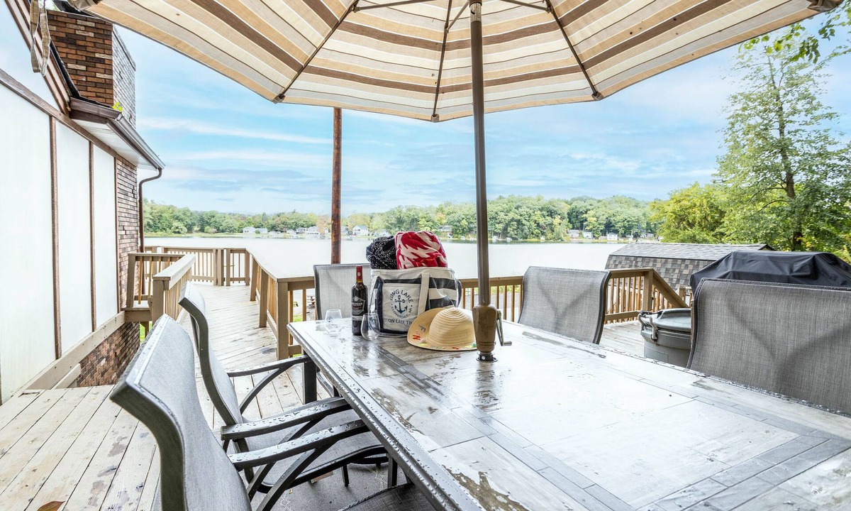 Cloverdale Cottage | Catch a sunrise and a sunset or. a fish!