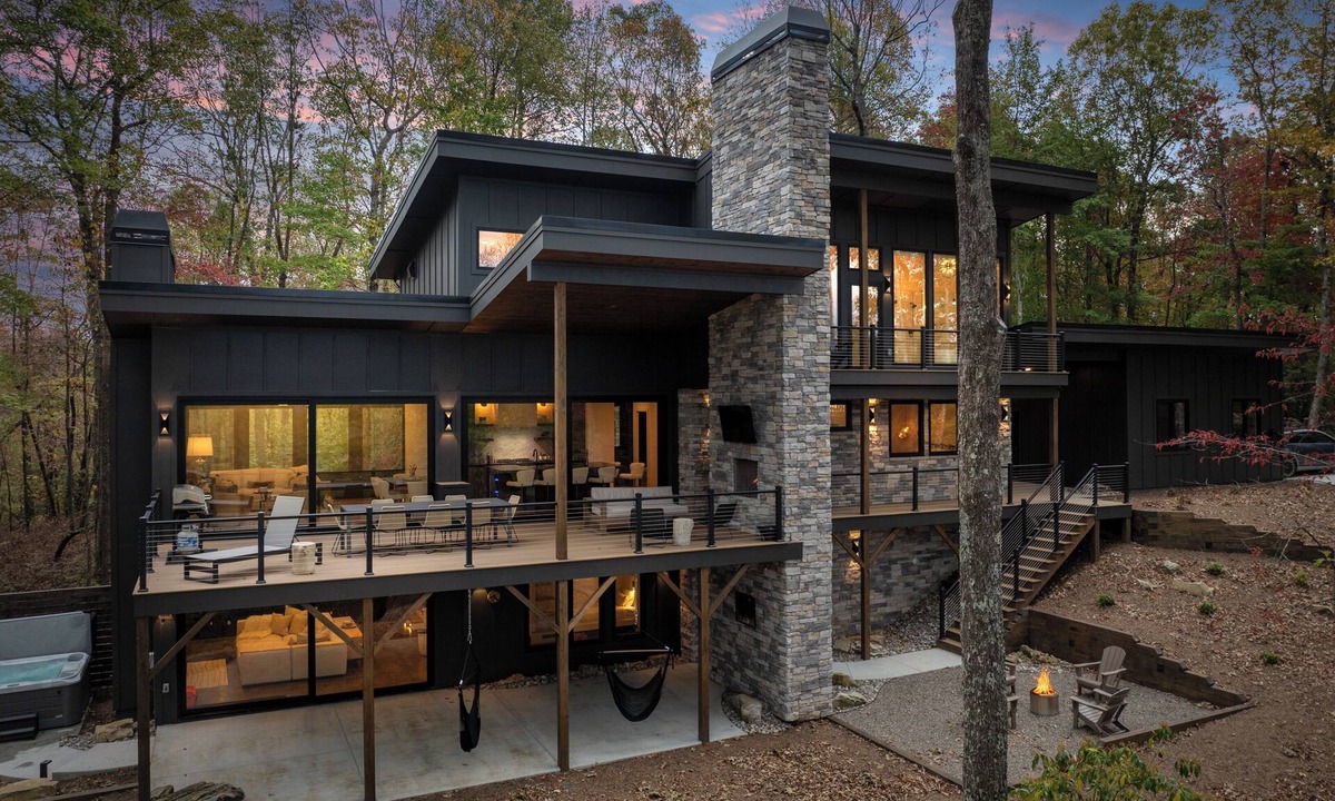 Brevard House | Cedar Mountain - Mountain Views, Hot Tub & Fire Pit