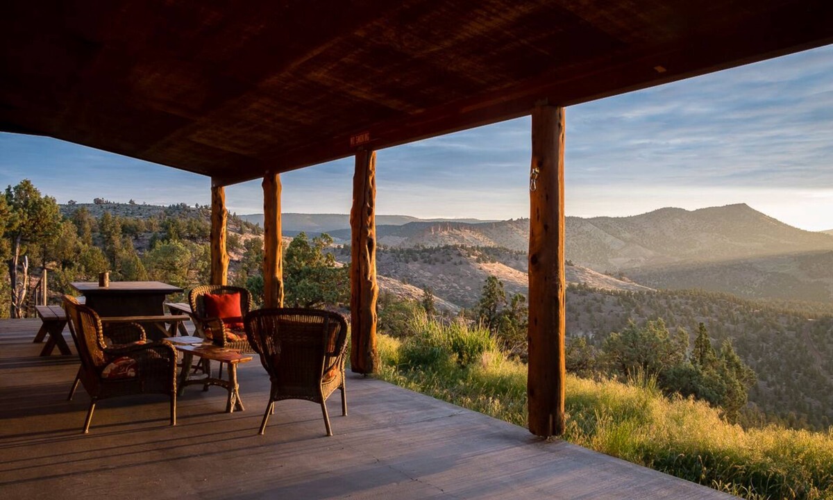 Prineville Cabin | Central Oregon Getaway! Incredible Lake and Mountain views! Dark Sky Area!