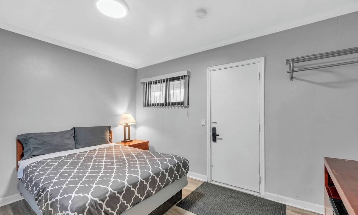 Riverview Apartment | Charming Private Room in Browntown for 2, Detroit